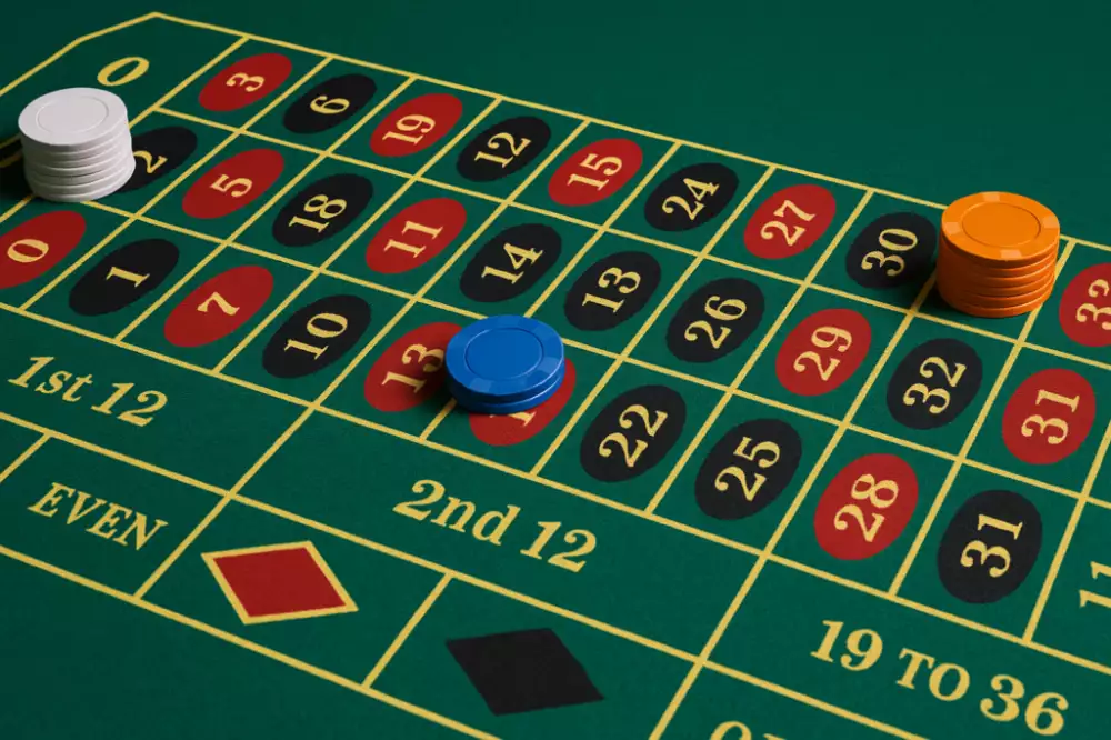 Jetoner placeres i roulette med James Bond strategien.